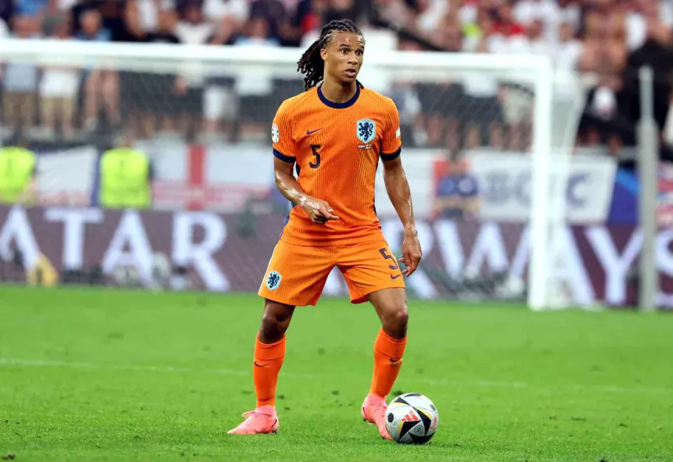 Fenerbahçe'de Savunmaya Dünya Yıldızı: Nathan Ake Transferi Tamamlandı görseli