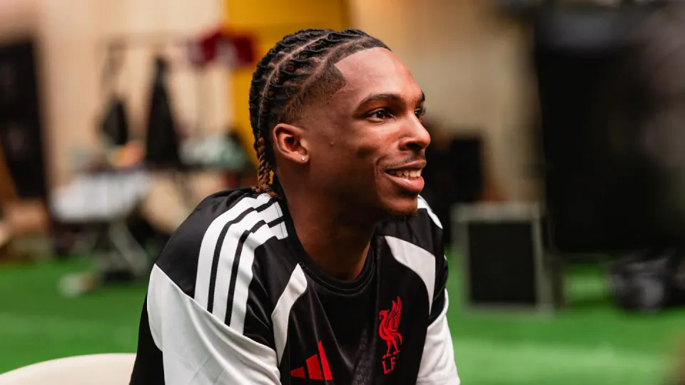 Liverpool'un Yeni Savunma Hattı: Jeremy Jacquet Anfield Yolunda görseli