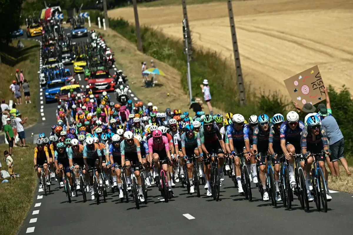 Tour de France'da Tarihi Karar: Aşırı Sıcaklar Nedeniyle Parkur Kısaltıldı Tour de France'da Tarihi Karar: Aşırı Sıcaklar Nedeniyle Parkur Kısaltıldı