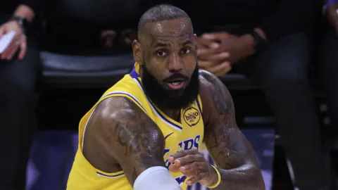 LeBron James'in Geleceği Belirsiz: NBA'de Yeni Bir Dönem Başlıyor