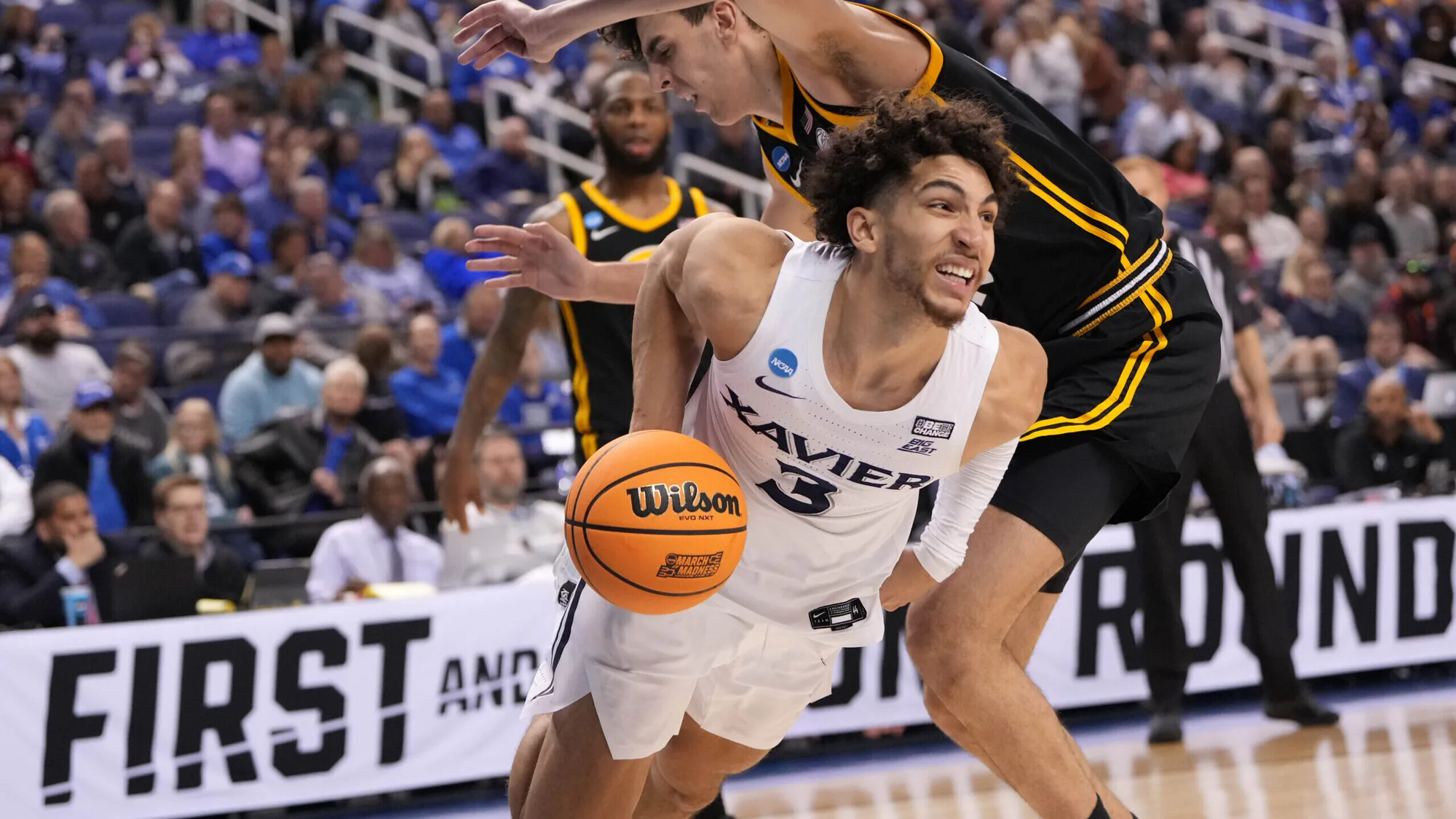 Amerikan Kolej Basketbolu Sistemi: NCAA Yapısı ve NBA'e Geçiş Amerikan Kolej Basketbolu Sistemi: NCAA Yapısı ve NBA'e Geçiş