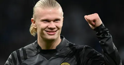 Erling Haaland: Rekorlar ve Fiziksel Dominasyonla Modern Futbolun Zirvesinde Erling Haaland: Rekorlar ve Fiziksel Dominasyonla Modern Futbolun Zirvesinde