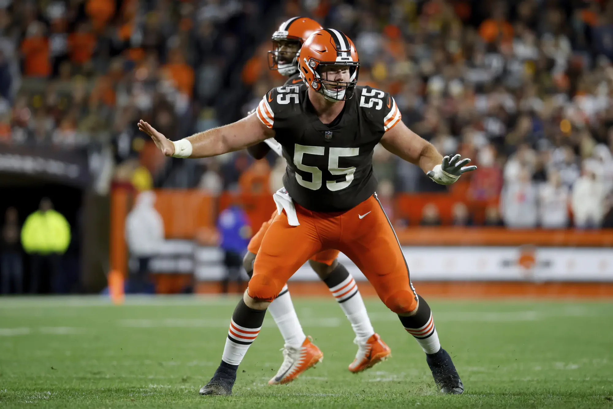 NFL'in Güçlü Merkez Oyuncusu Ethan Pocic Kimdir? Kariyer Yolculuğu NFL'in Güçlü Merkez Oyuncusu Ethan Pocic Kimdir? Kariyer Yolculuğu