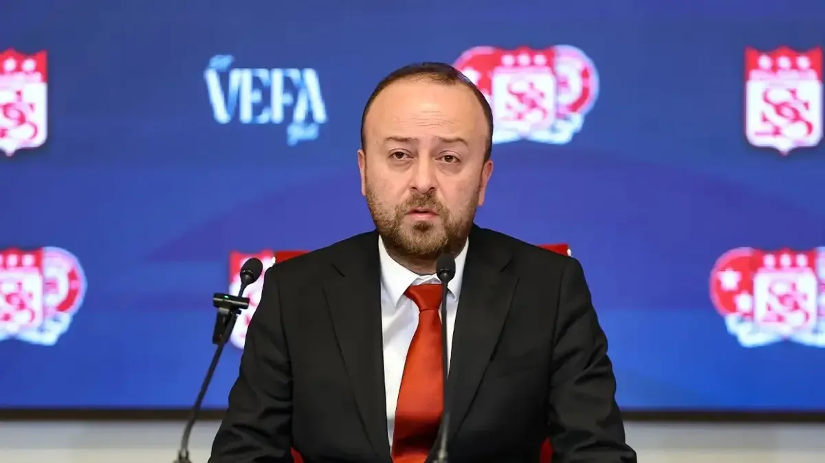 Sivasspor'da Burak Özçoban Dönemi Devam Ediyor: Genel Kurulda Güven Tazelendi Sivasspor'da Burak Özçoban Dönemi Devam Ediyor: Genel Kurulda Güven Tazelendi