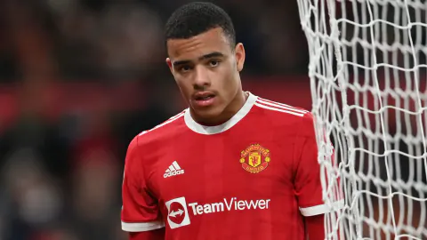 Manchester United'da Forvet Krizi: Eski Yıldız Geri mi Dönüyor?