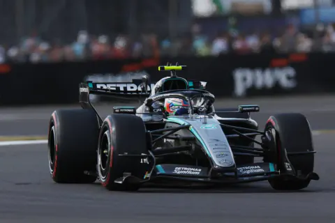 Britanya GP'sinde Kimi Antonelli Pole Pozisyonunda: Ferrari ve Mercedes Kapışması