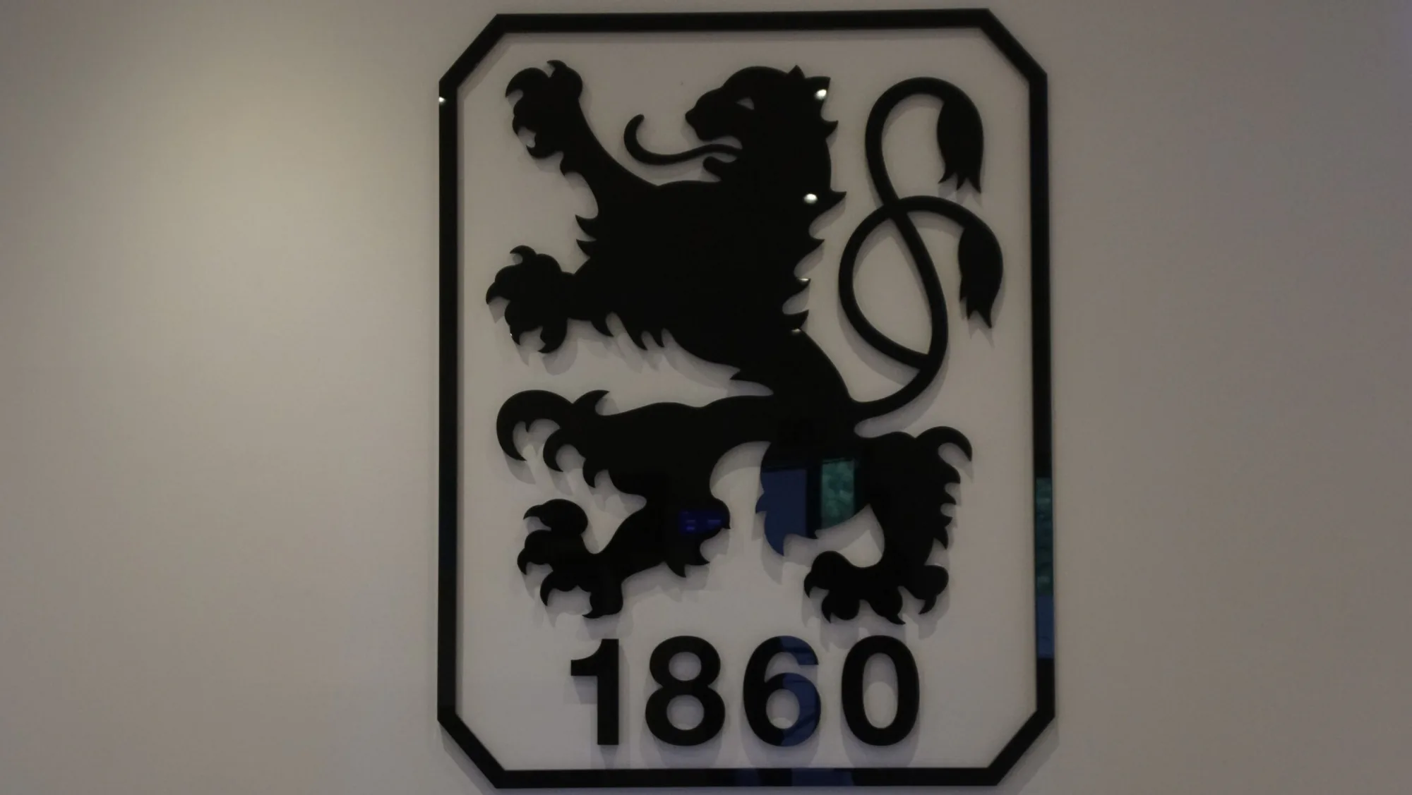 TSV 1860 München'de Logo Krizi: Geleneksel Armaya Veda TSV 1860 München'de Logo Krizi: Geleneksel Armaya Veda