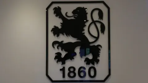 TSV 1860 München'de Logo Krizi: Geleneksel Armaya Veda
