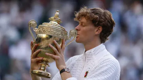Jannik Sinner Wimbledon 2026 Şampiyonu: Zverev'i Devirerek Zirveyi Perçinledi