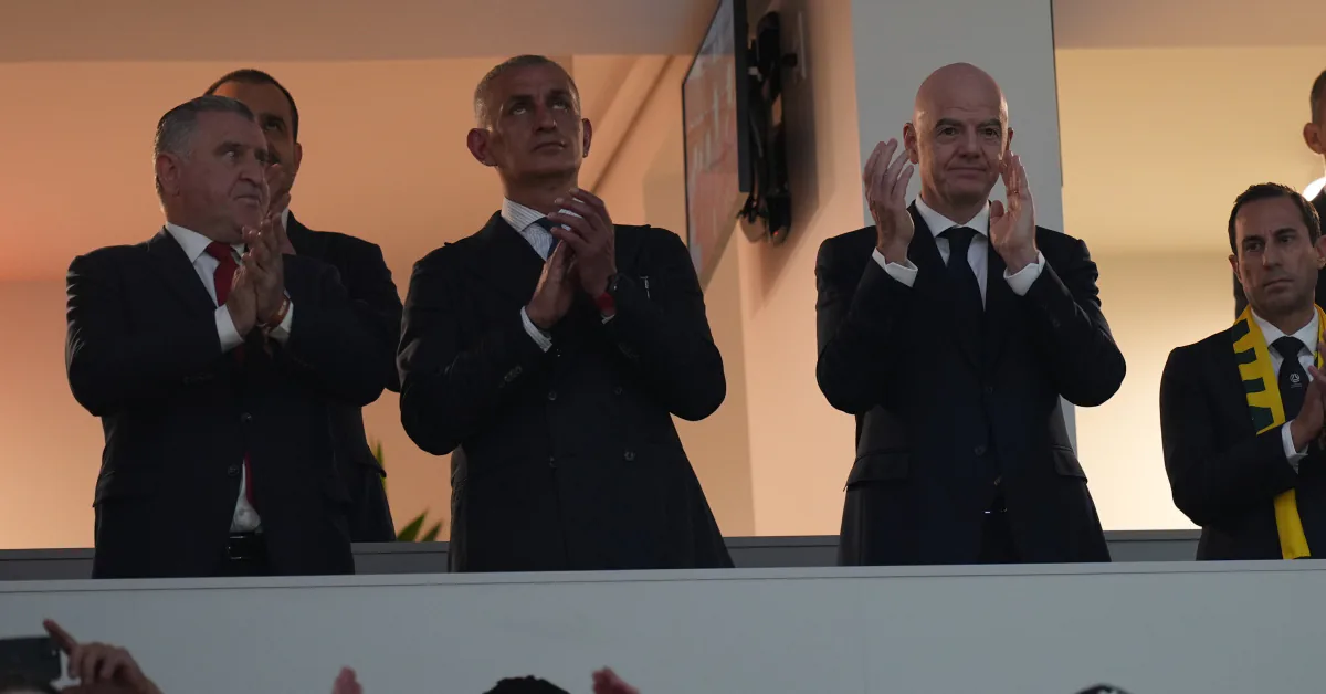 FIFA Başkanı Gianni Infantino'nun Stratejik Hamleleri ve Türkiye Diyaloğu FIFA Başkanı Gianni Infantino'nun Stratejik Hamleleri ve Türkiye Diyaloğu