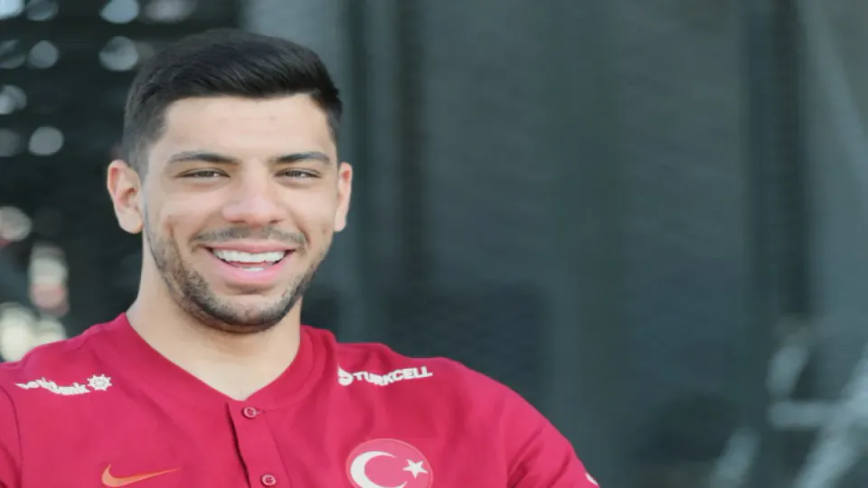 Cenk Özkaçar Trabzonspor'a İmza Attı: Milli Savunmacı Hedefini Açıkladı görseli