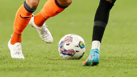 Futbolda 'Ağız Kapatma Kuralı' Dönemi: IFAB Tüm Liglerde Uygulanacağını Duyurdu