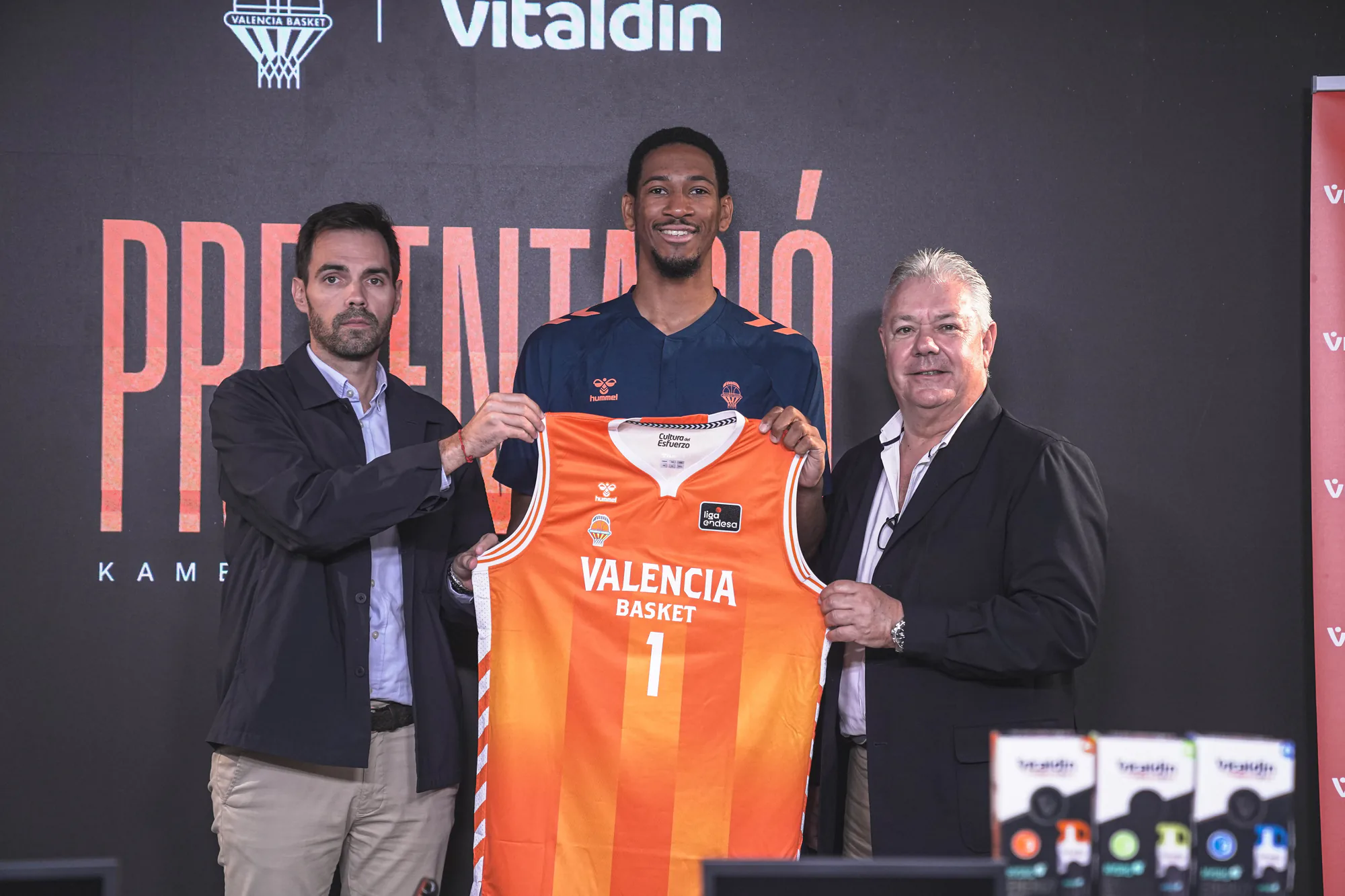 Kameron Taylor'ın Valencia Basket'teki Yükselişi ve Yeni Sözleşme Süreci Kameron Taylor'ın Valencia Basket'teki Yükselişi ve Yeni Sözleşme Süreci