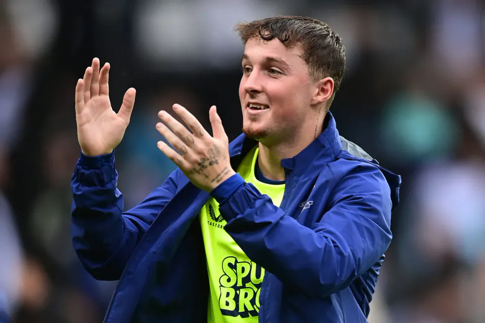 Tottenham'ın Parlayan Yıldızı Alfie Devine: Championship'te Devleşiyor görseli