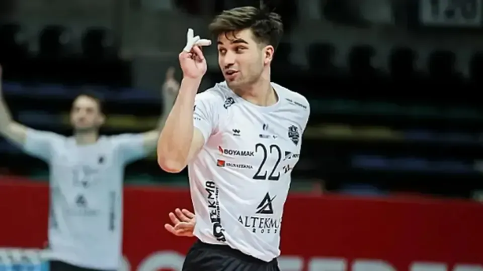 Galatasaray'da Transfer Hareketliliği: Emir Pınar Resmi Olarak İmzayı Attı görseli