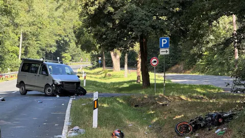 Oberursel'de Korkutan Kaza: Motosiklet ve Otomobil Çarpıştı