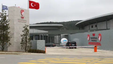 U18 Milli Takım'da Şok Ayrılık: Veli Kavlak İstifasını Duyurdu