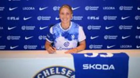 Chelsea'de Aggie Beever-Jones ile 2030 yılına kadar yeni sözleşme imzalandı