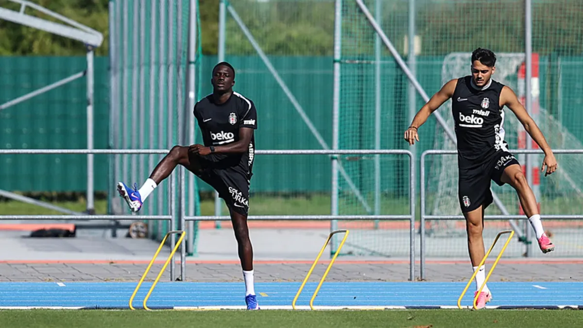 Beşiktaş'ın Yeni Transferi Kassoum Ouattara İlk Antrenmanına Çıktı Beşiktaş'ın Yeni Transferi Kassoum Ouattara İlk Antrenmanına Çıktı