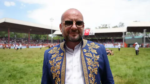 Kırkpınar Ağası Ufuk Özünlü'den Genç Pehlivanlara Moral Yemeği