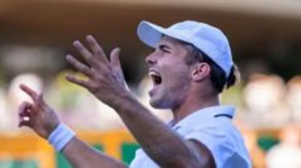 Wimbledon'da Tarihi Eşleşme: Arthur Fery Centre Court Yolunda görseli